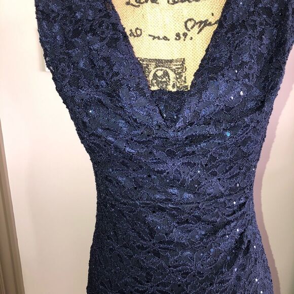 lace and sequins evening dress - Picture 5 of 5